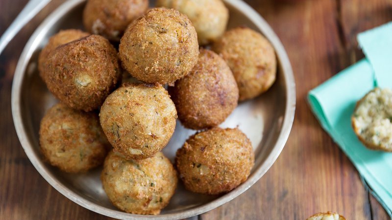 Deep Fried Stuffing Balls Are Great For Thanksgiving Leftovers 